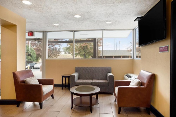 Super 8 by Wyndham Jackson image 28