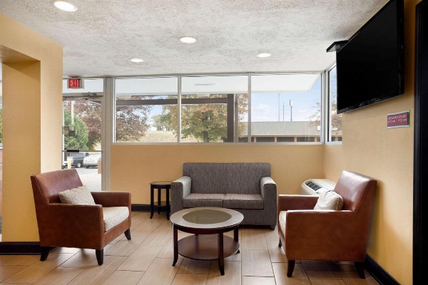 Super 8 by Wyndham Jackson image 3